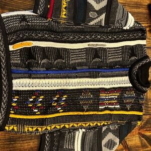 COOGI Black and White Crewneck Sweater with Textured Patterns